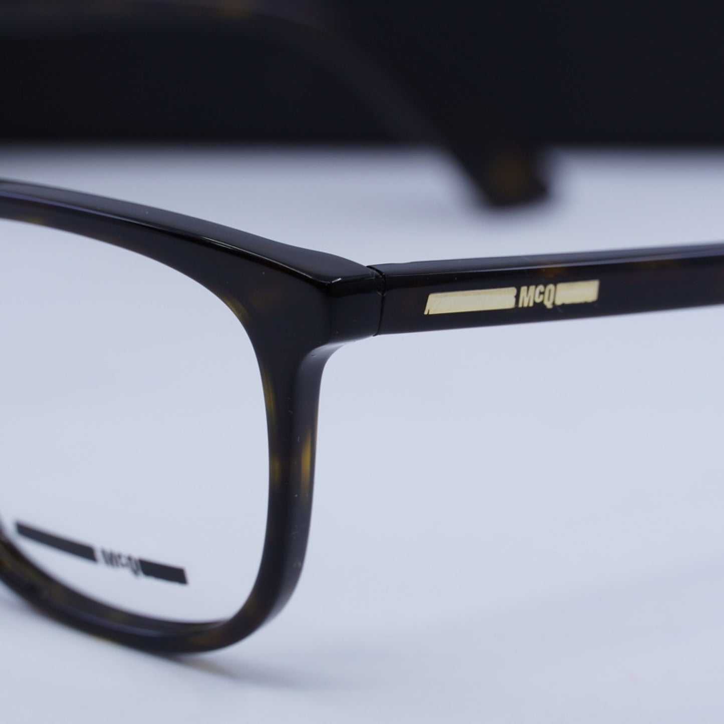 Armazón Oftálmico McQueen MQ0276O 002 52-61-140