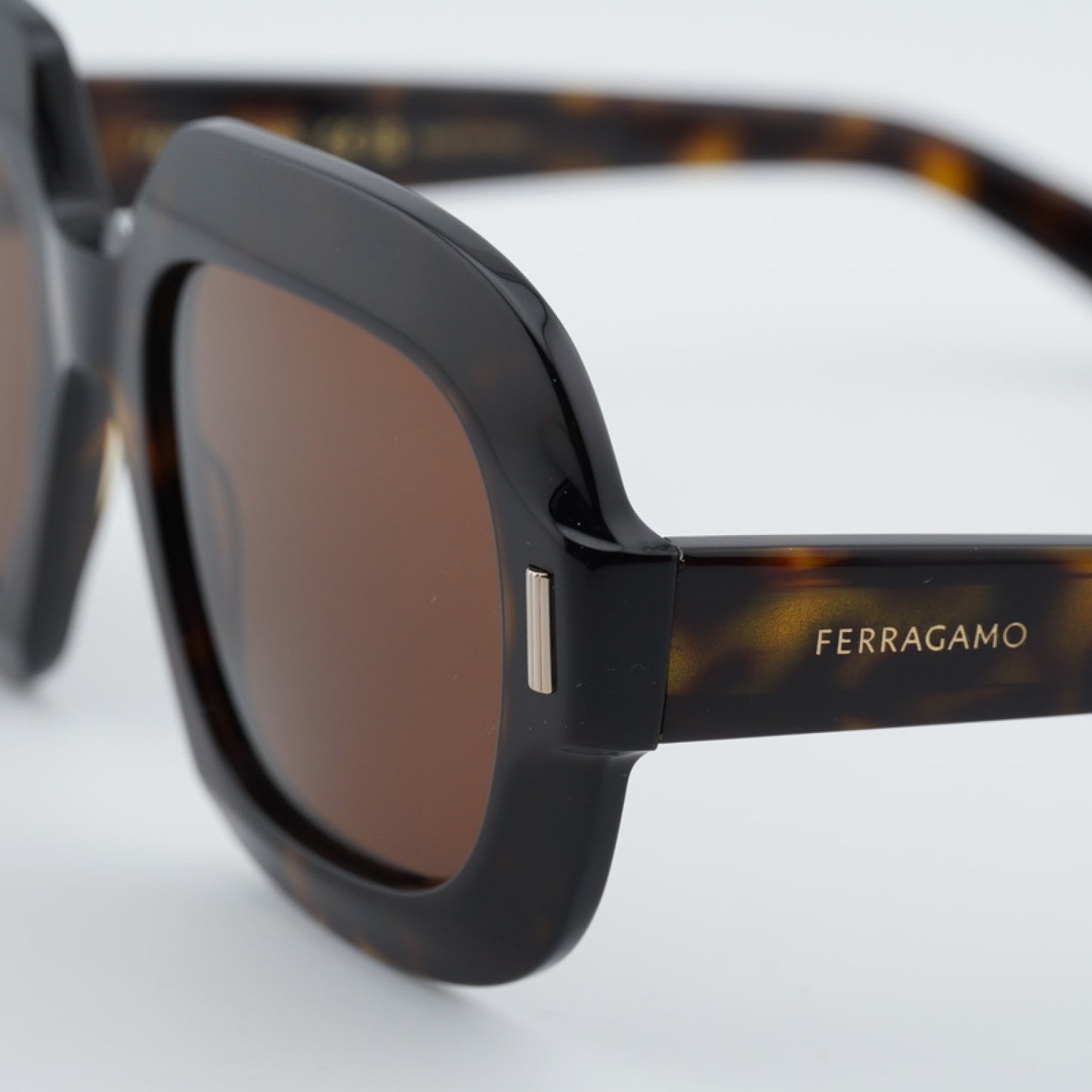 Lentes de Sol Salvatore Ferragamo SF2068SE 242 54-20-145