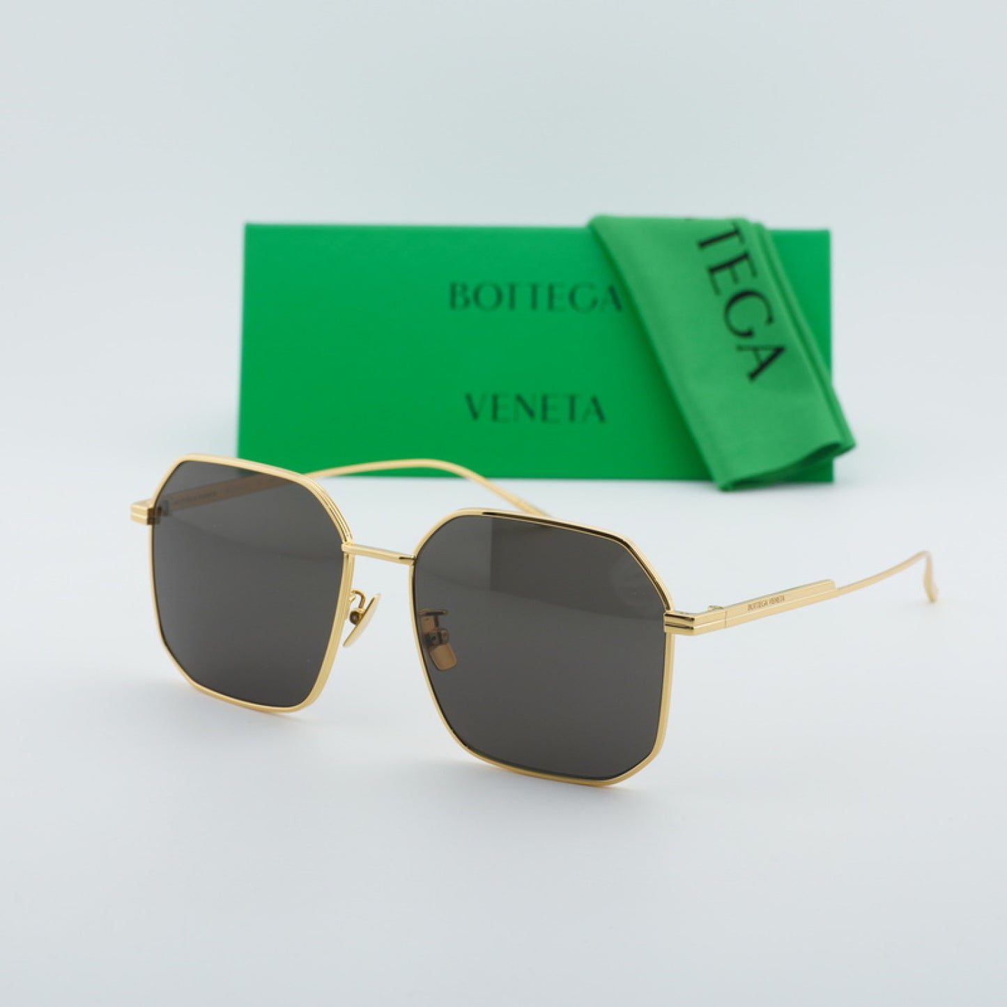 Lentes de Sol Bottega Veneta BV1108SA 001 58-17-145