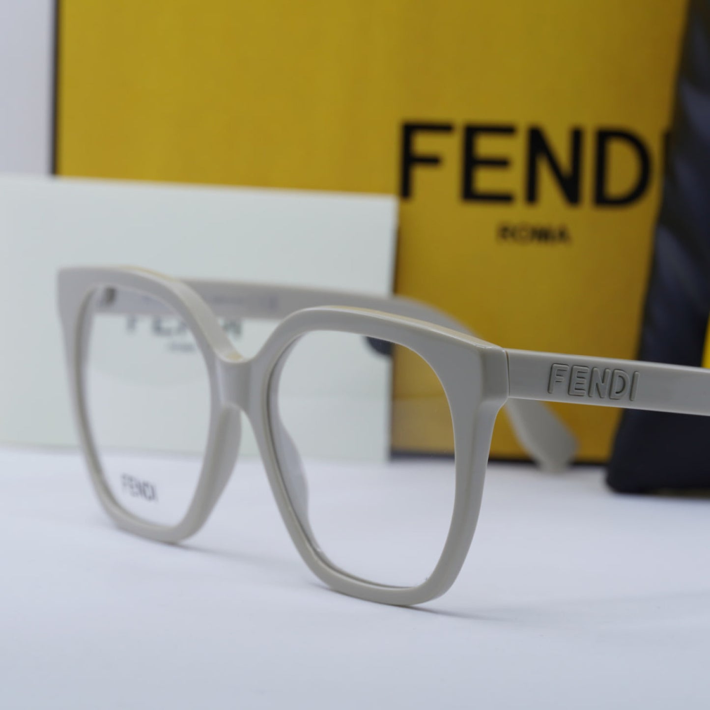 Armazón Oftálmico Fendi FE50087I 057 54-16-140