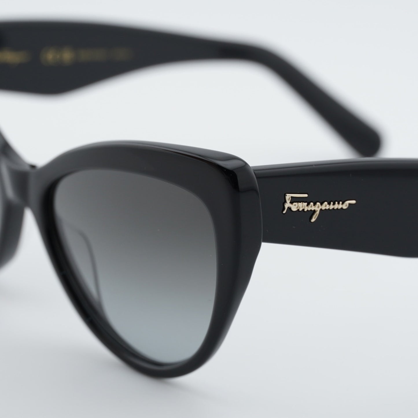 Salvatore Ferragamo SF930S 001 56-17-145 Sunglasses