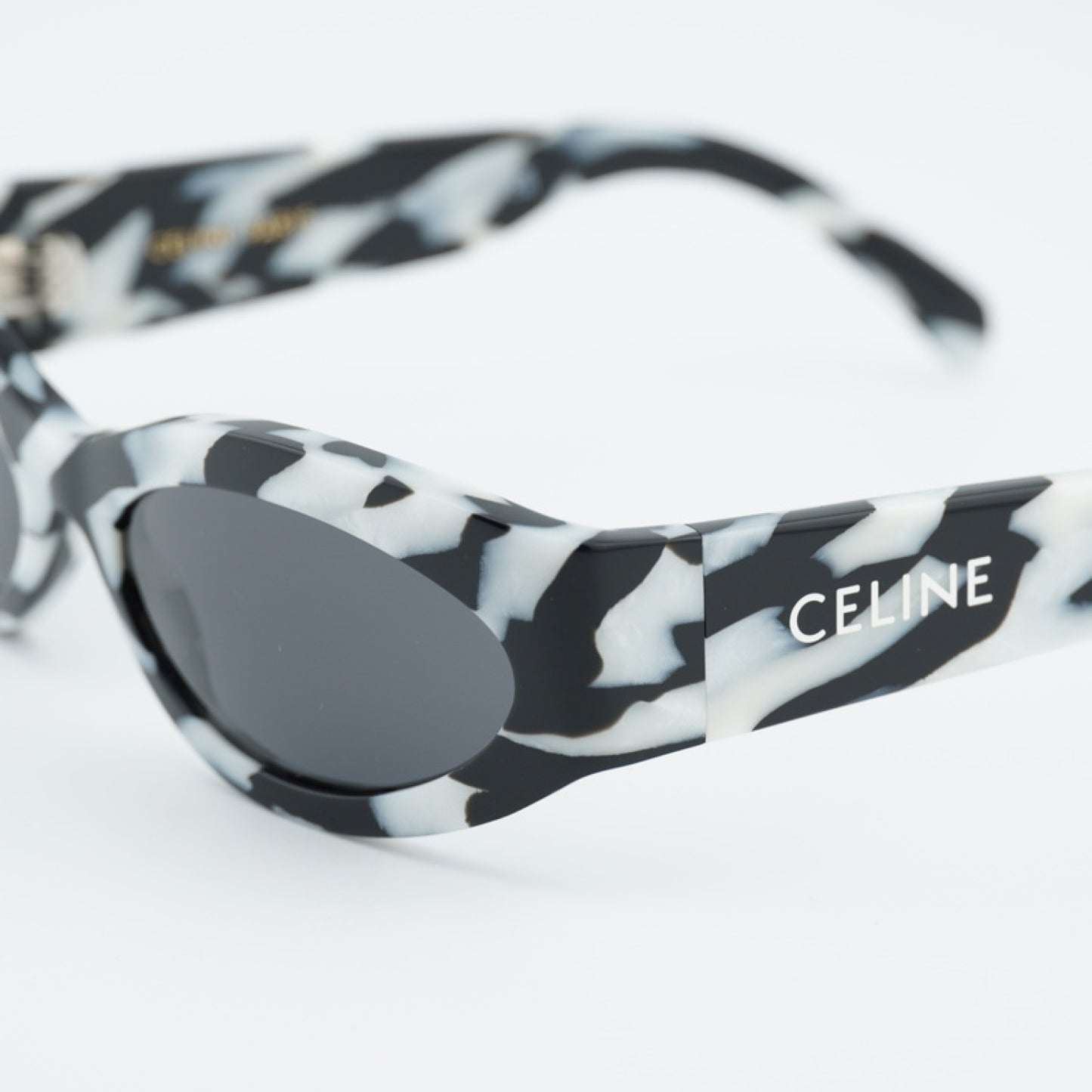 Celine CL40288I MONOCHROMS 04A 56-18-130 Sunglasses