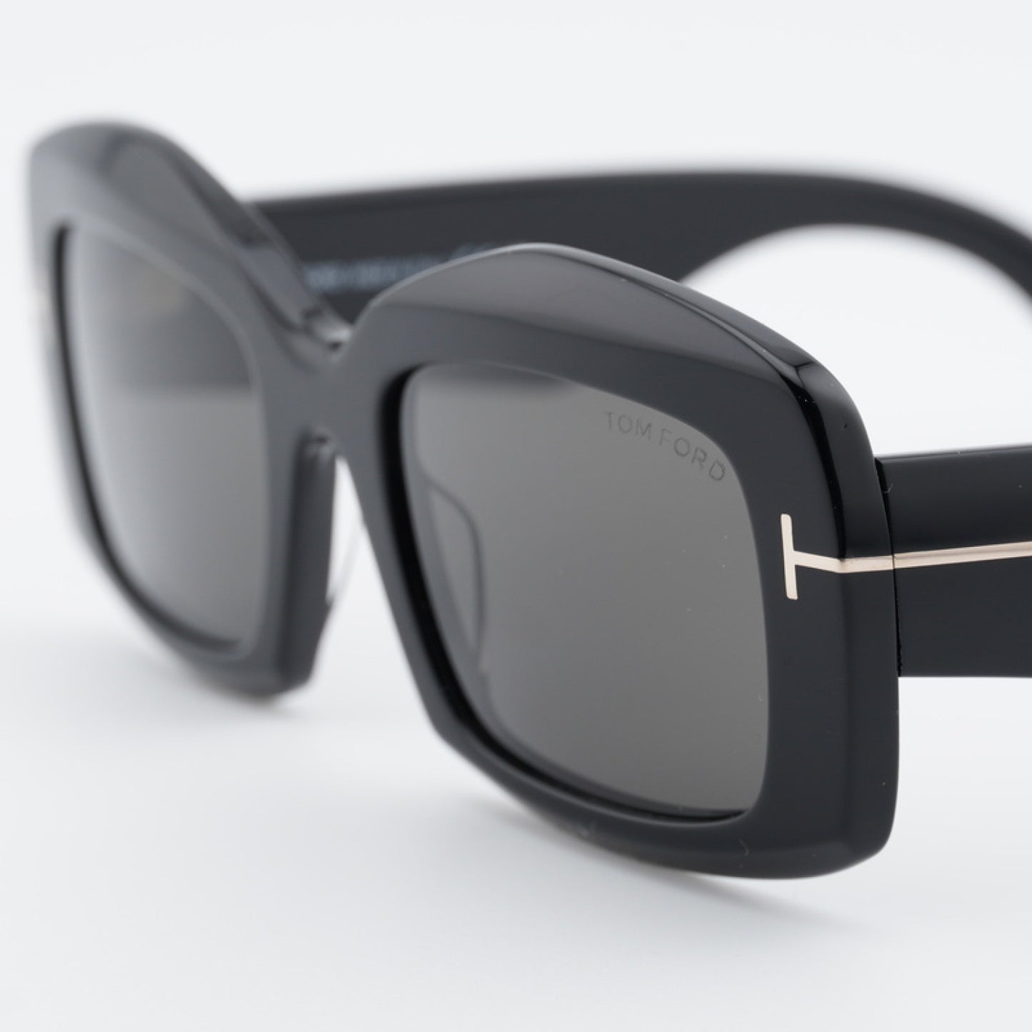 Lentes de Sol Tom Ford FT1218 01A 53-21-140