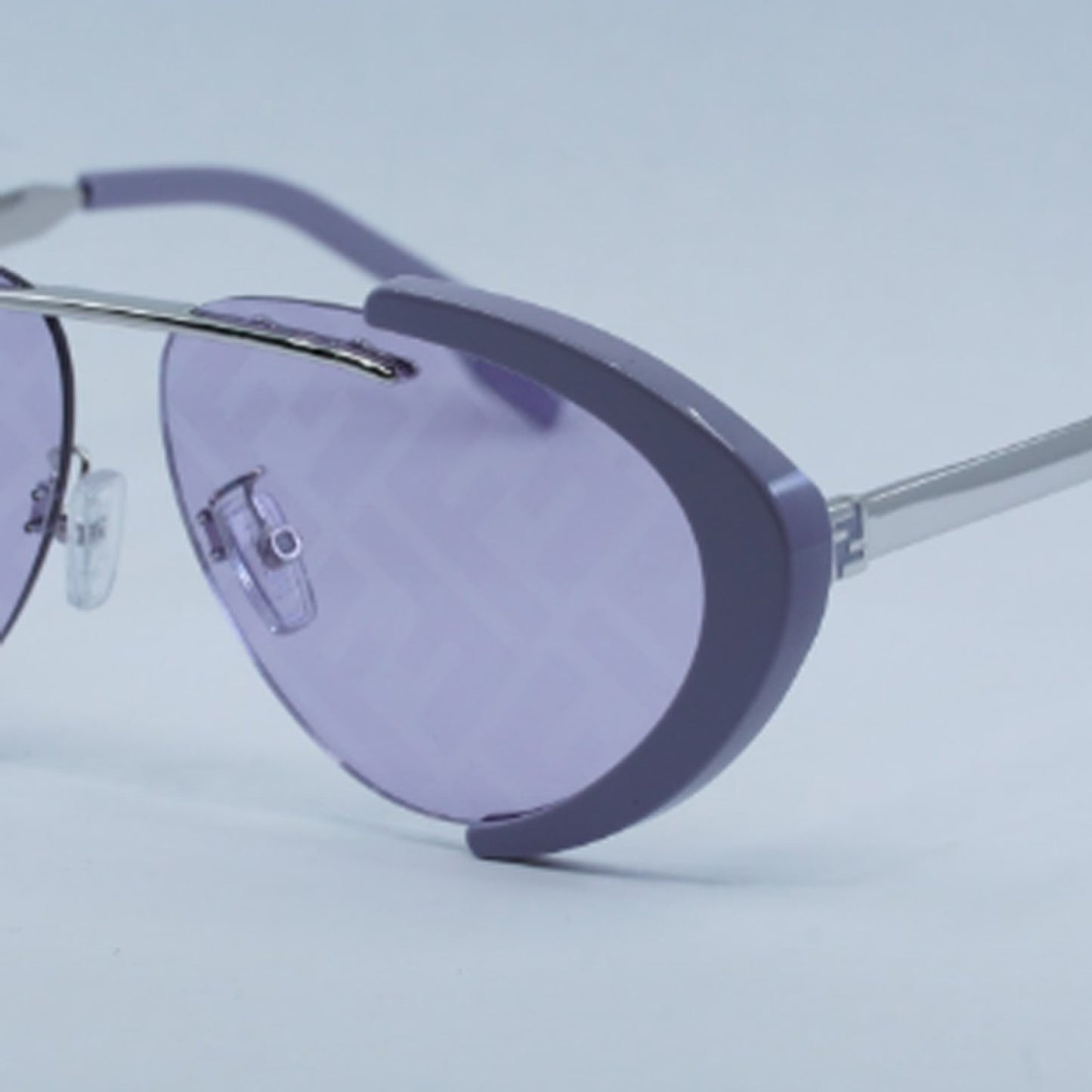 Lentes de Sol Fendi FE40042U 81U 59-11-145