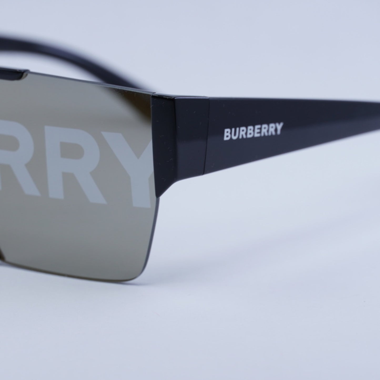 Lentes de Sol Burberry BE4291 3001/G 38-138-140