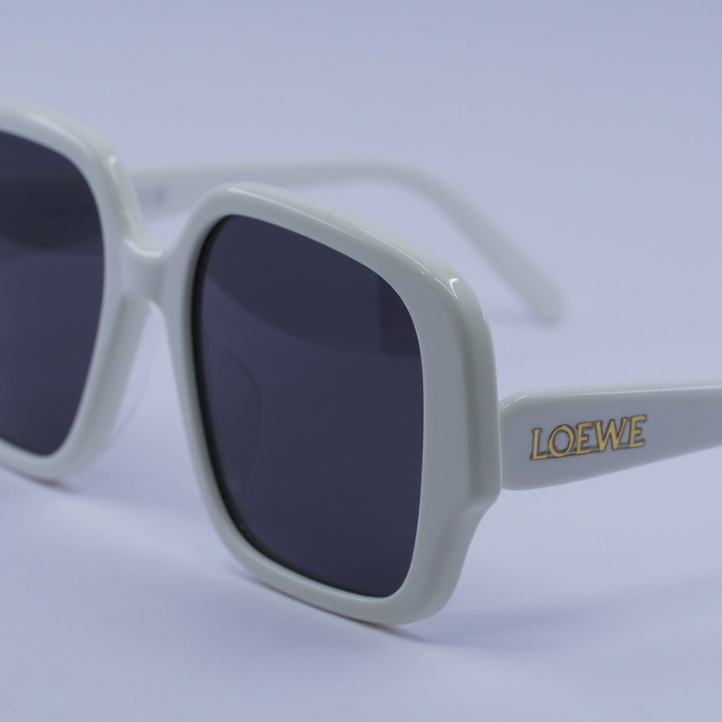 Lentes de Sol Loewe LW40134U 25A 54-18-140