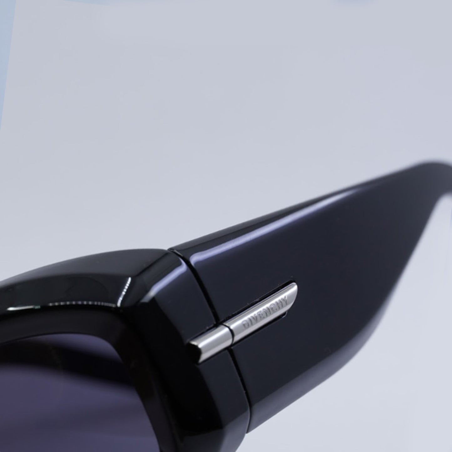 Lentes de Sol Givenchy GV40044U 01A 56-16-140