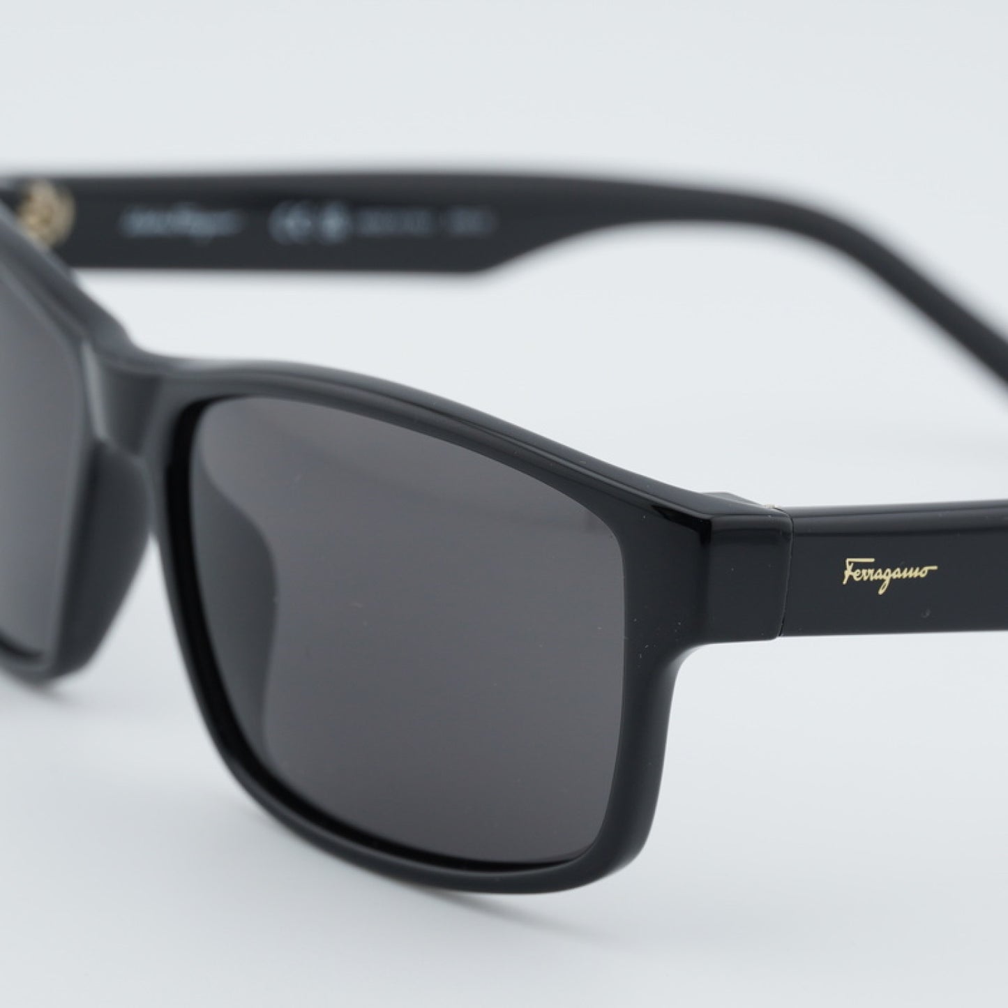 Lentes de Sol Salvatore Ferragamo SF960S 001 58-15-140