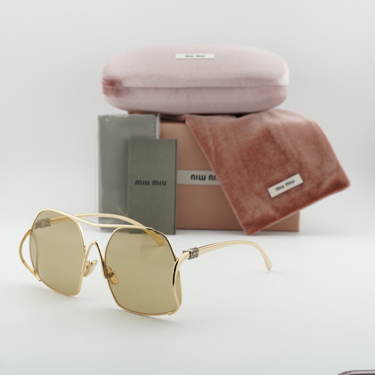 Lentes de Sol Miu Miu MUA55S 5AK10R 57-18-140