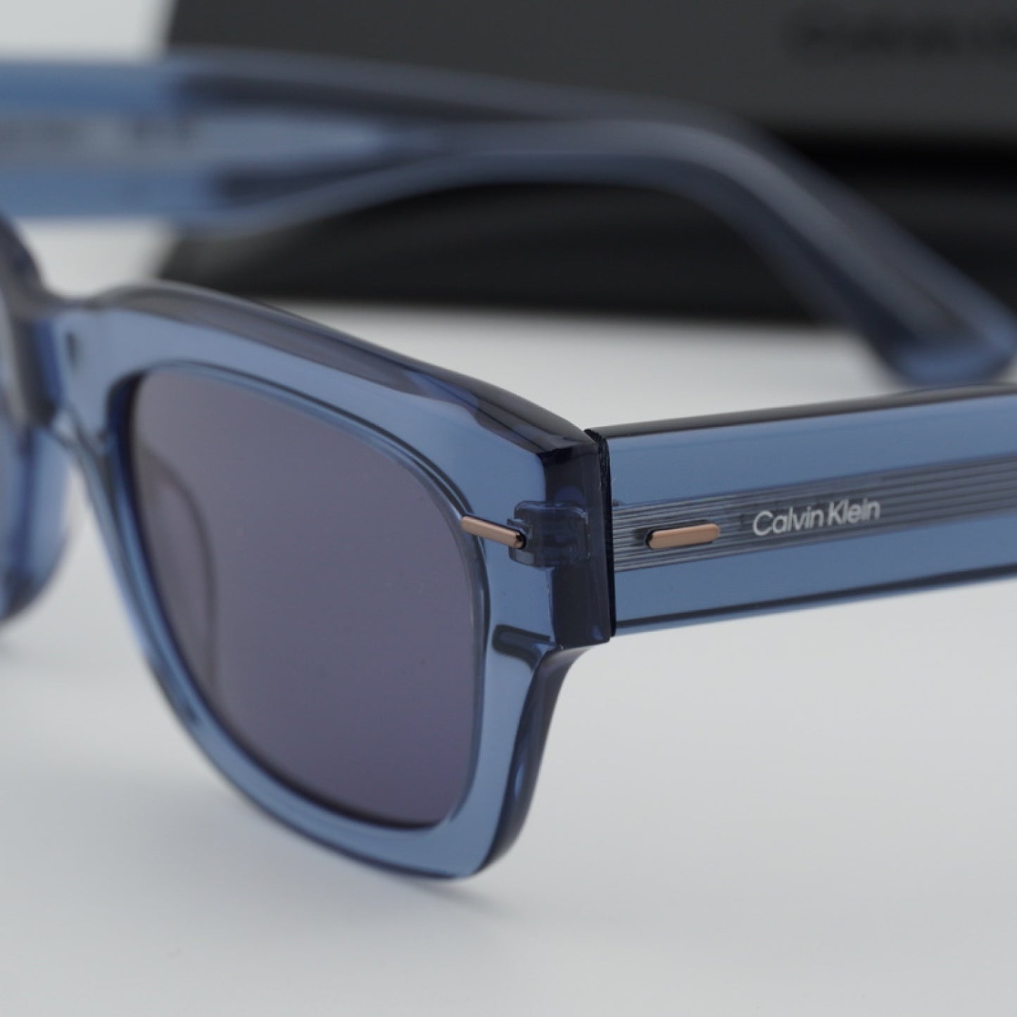 Lentes de Sol Calvin Klein CK23509S 438 51-22-145
