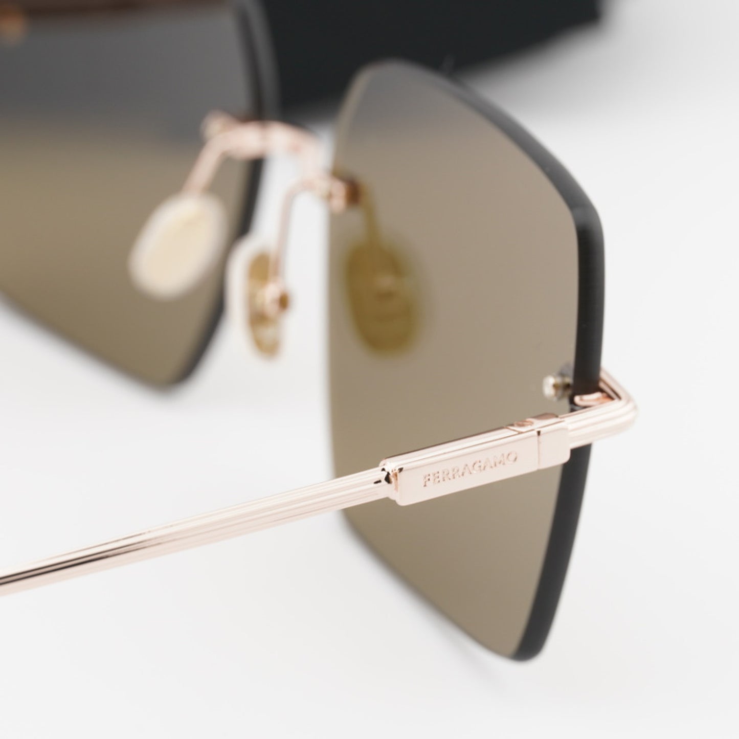 Lentes de Sol Salvatore Ferragamo SF311S 780 60-15-145