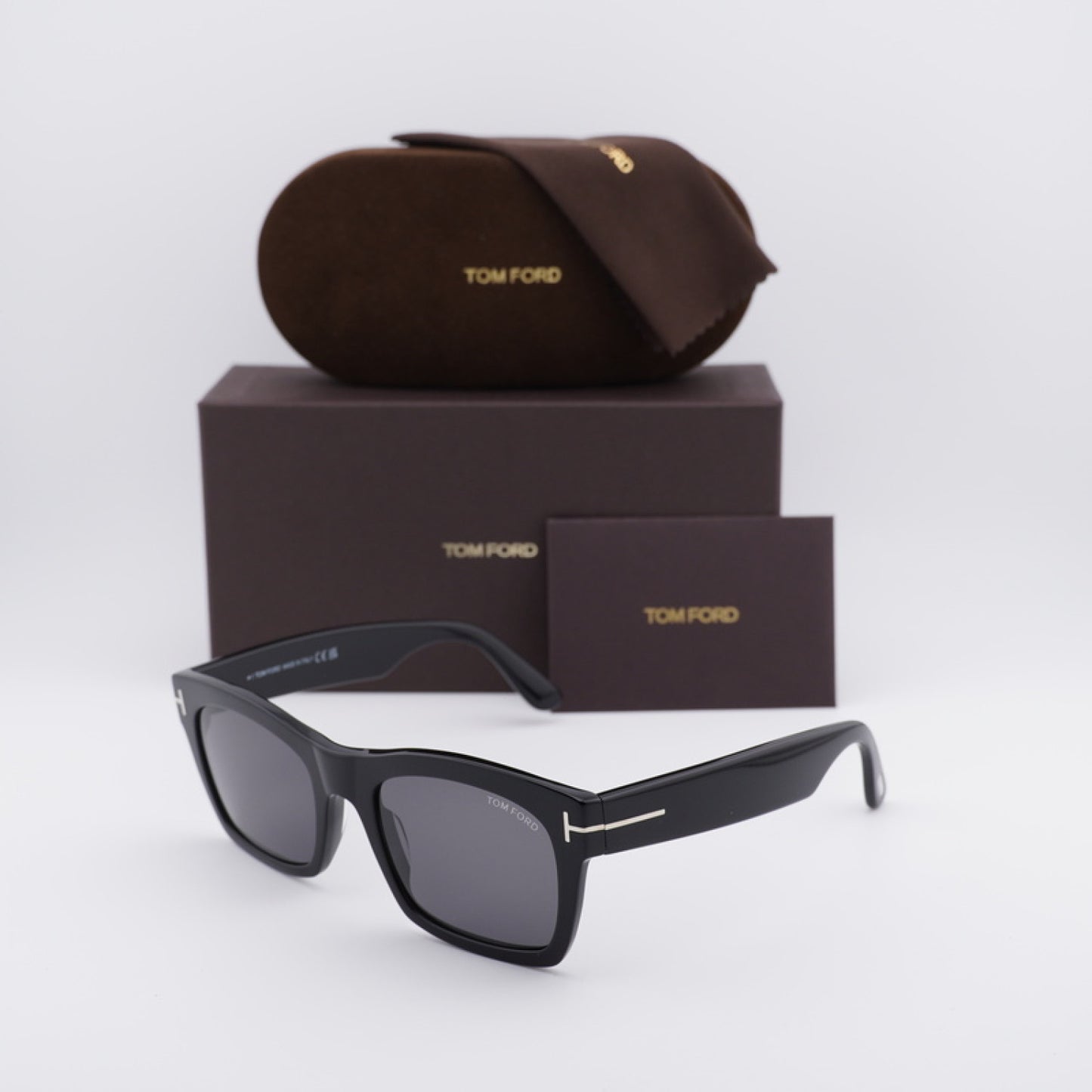 Lentes de Sol Tom Ford FT1062 01A 56-21-145