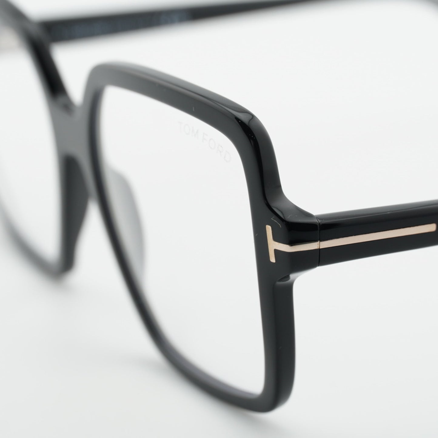 Armazón Oftálmico Tom Ford FT6063-B 001 56-17-140