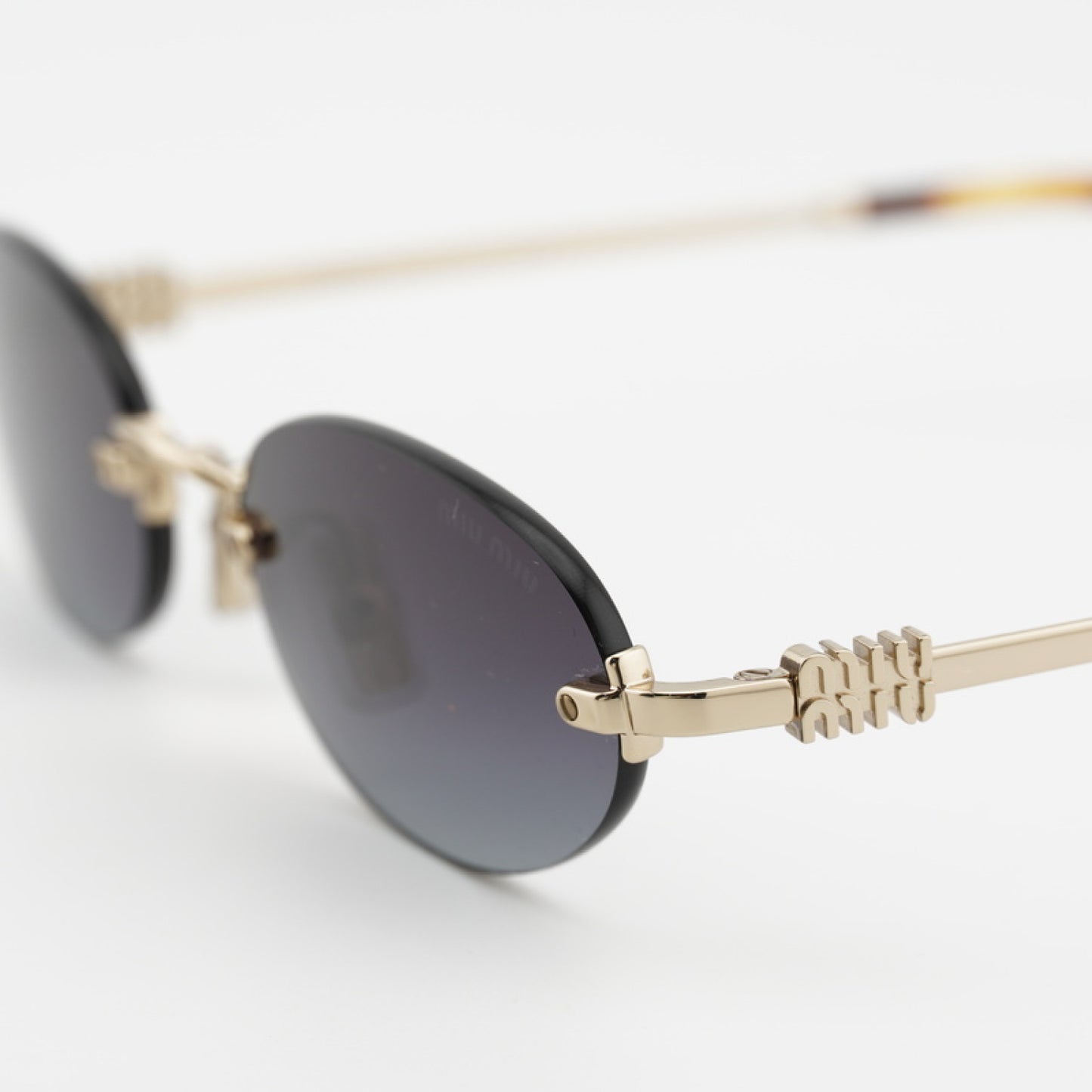 Lentes de Sol Miu Miu MUA54S ZVN5D1 51-29-140
