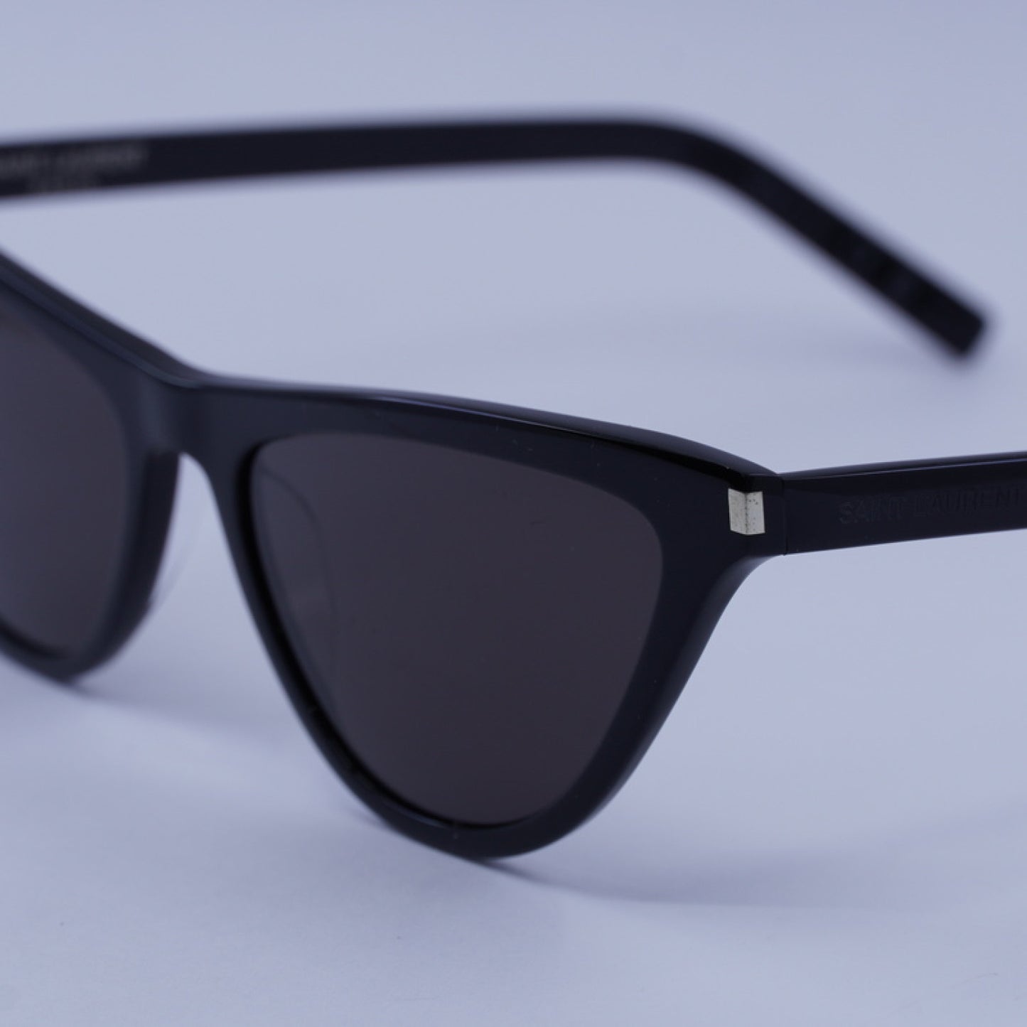 Lentes de Sol Saint Laurent SL550SLIM 001 56-16-145
