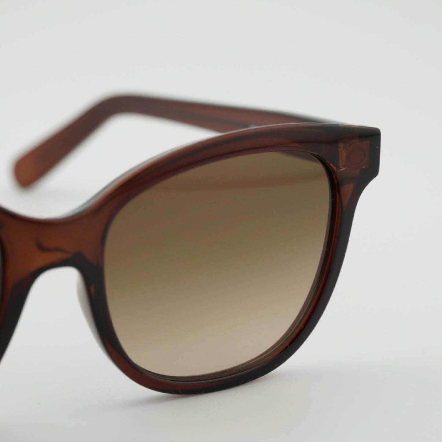 Lentes de Sol Salvatore Ferragamo SF834S 210 55-18-140