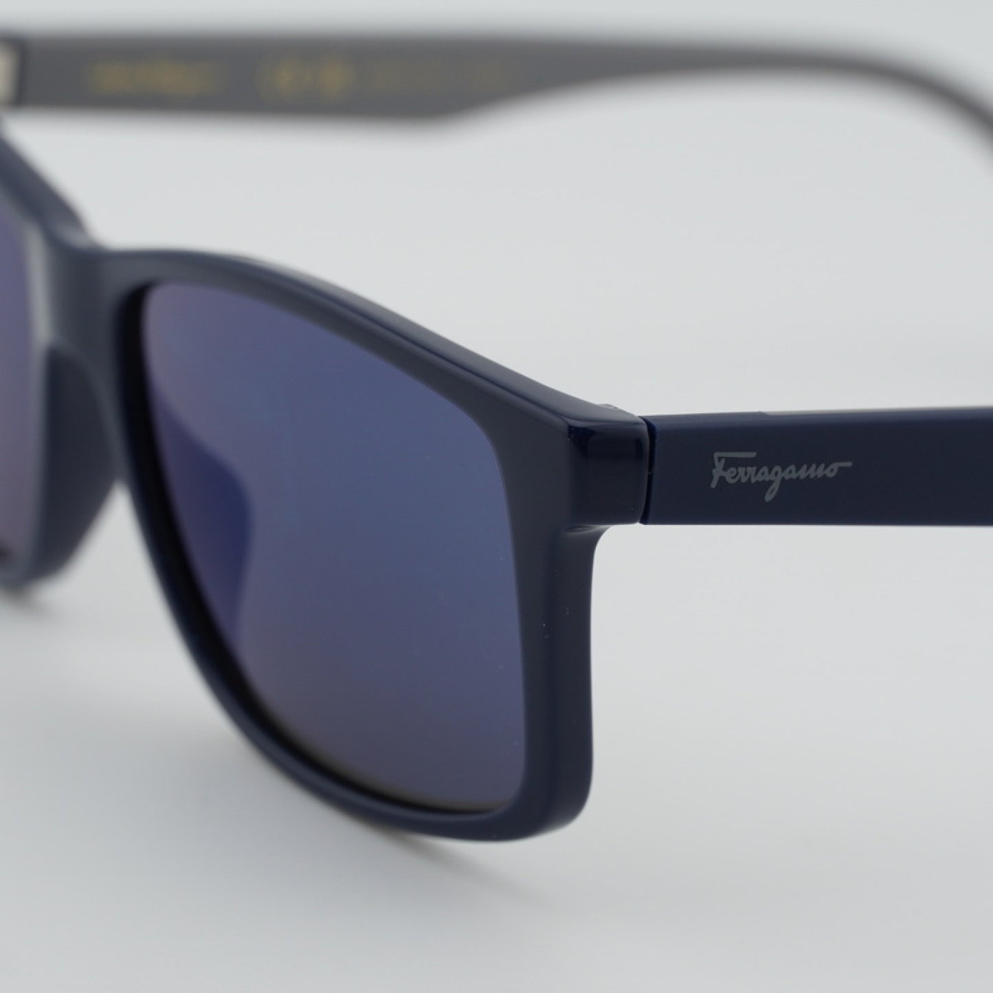 Lentes de Sol Salvatore Ferragamo SF938S 435 57-15-150