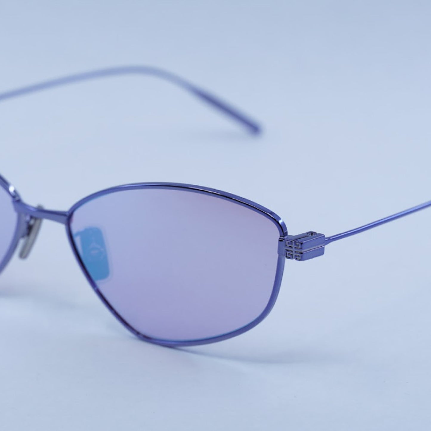 Lentes de Sol Givenchy GV40059U 84Z 59-15-140