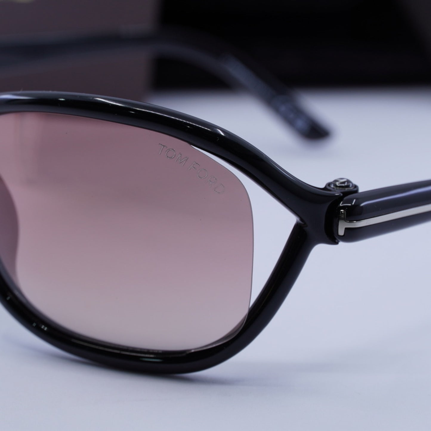 Lentes de Sol Tom Ford FT1069 01Z 68-07-115