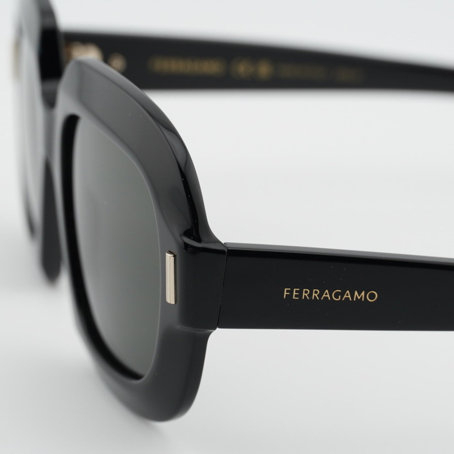 Lentes de Sol Salvatore Ferragamo SF2068SE 001 54-20-145