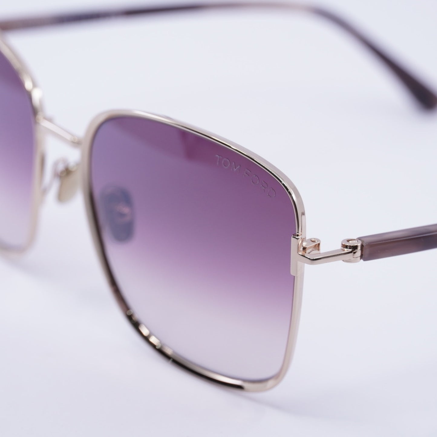 Lentes de Sol Tom Ford FT1029 28Z 57-17-140