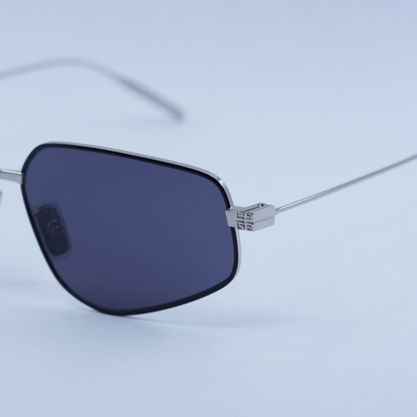 Lentes de Sol Givenchy GV40046U 16A 57-14-140