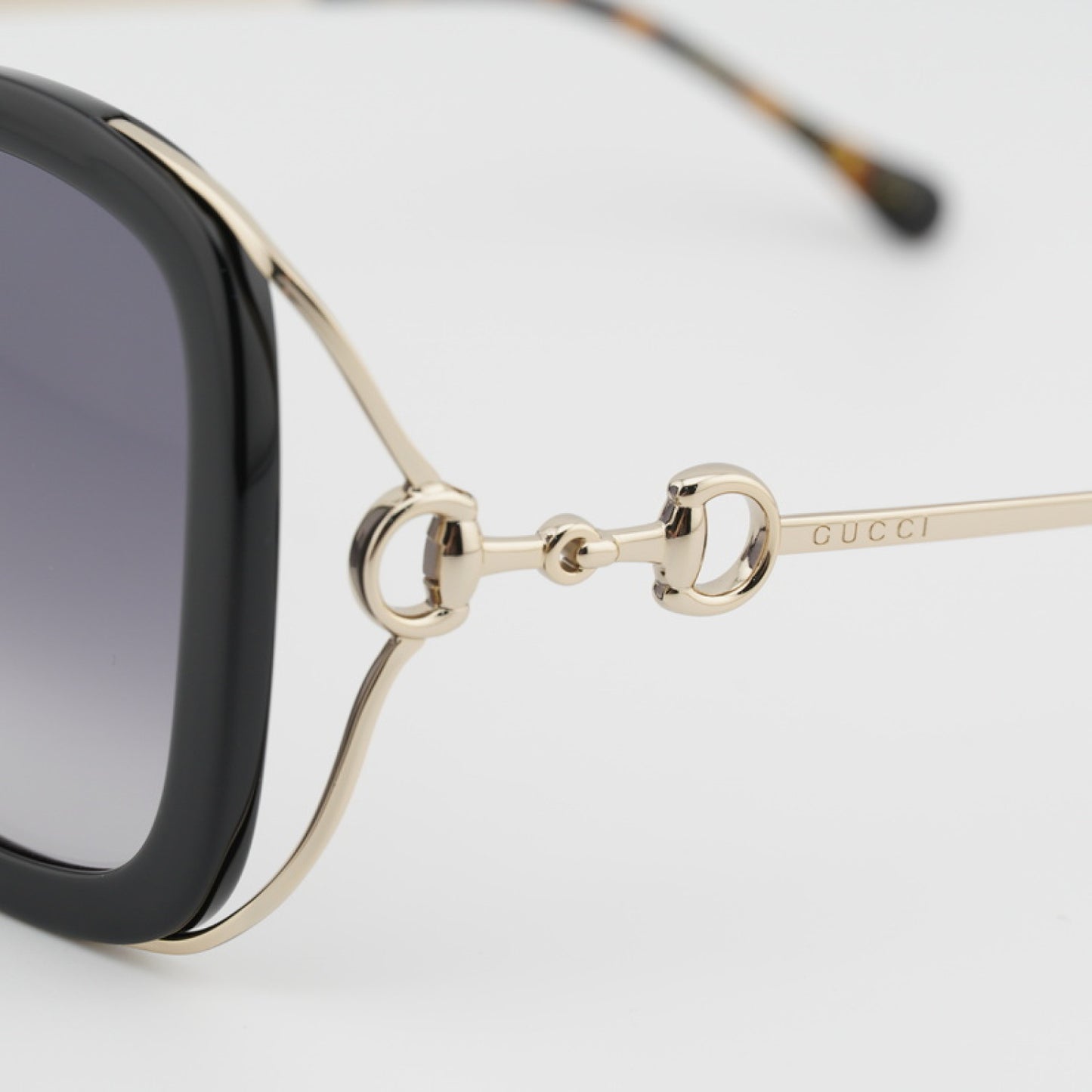 Lentes de Sol Gucci GG1021S 002 56-19-135
