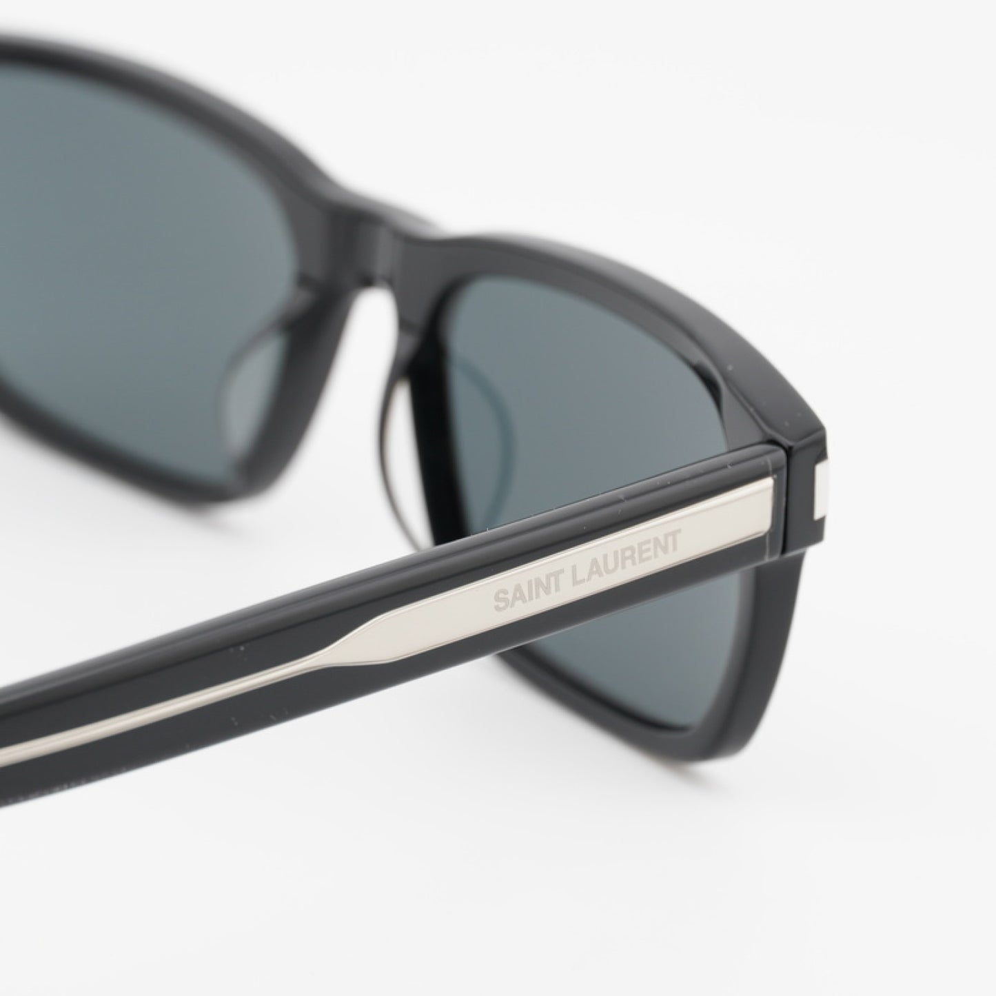 Lentes de Sol Saint Laurent SL662 001 57-19-145