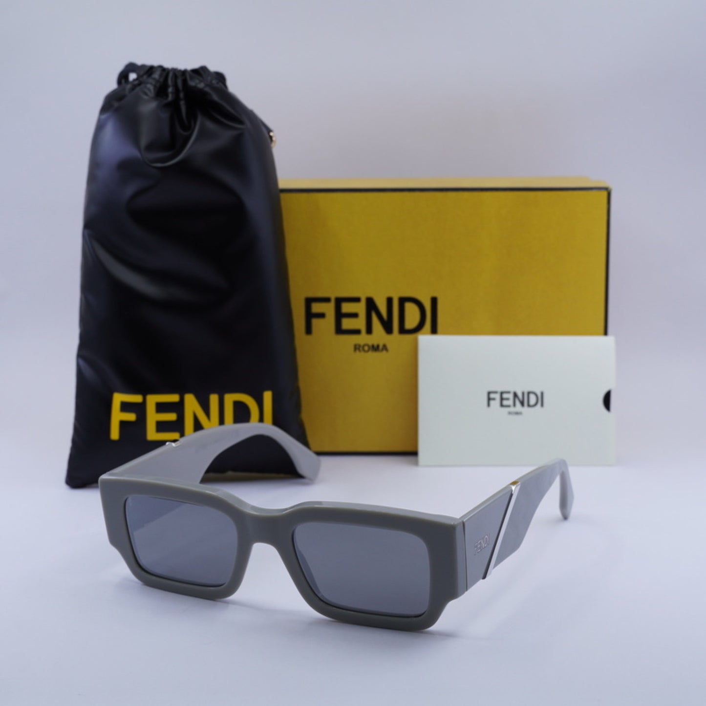 Lentes de Sol Fendi FE40131I 20C 51-20-150
