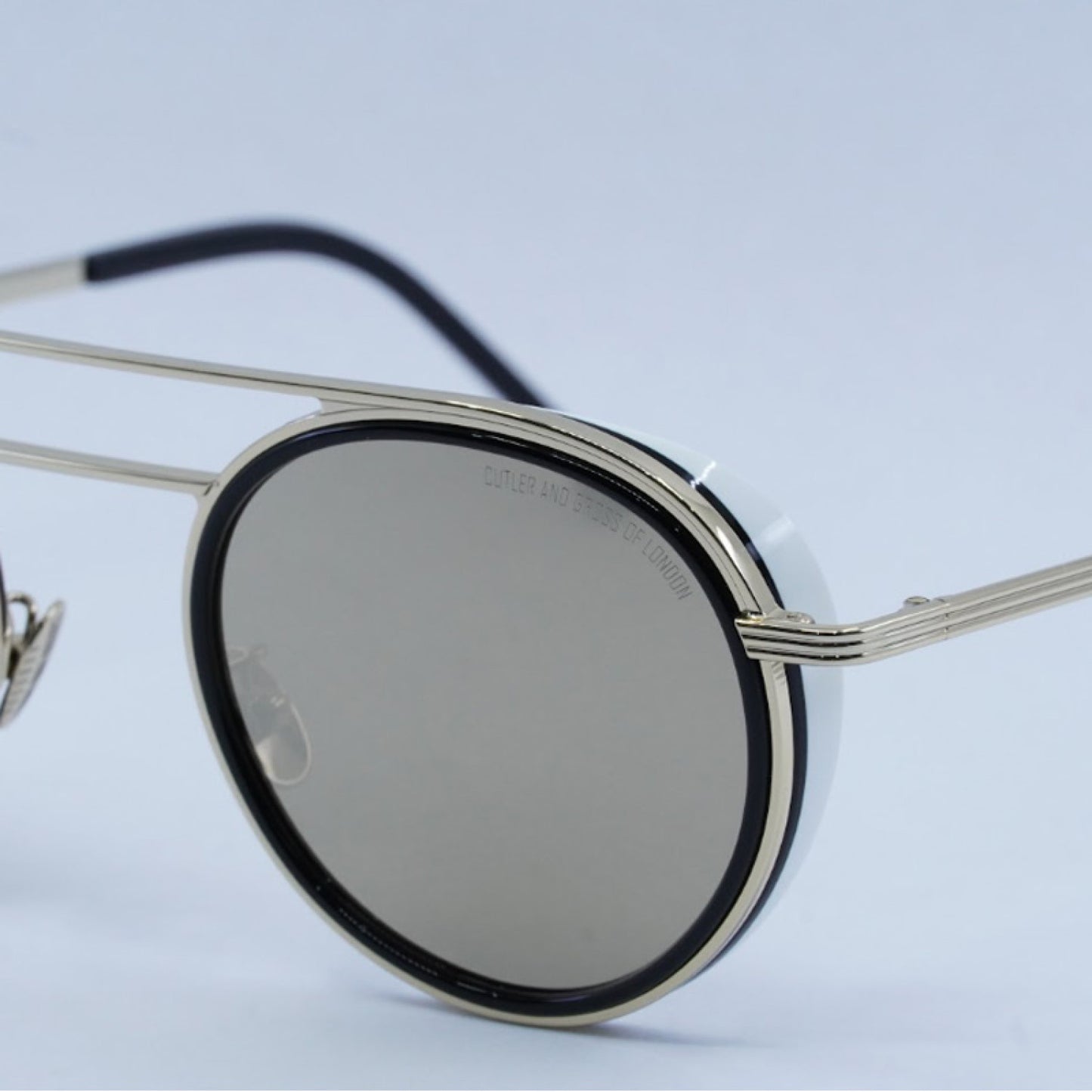 Lentes de Sol Cutler and Gross CG1270V2S 003 48-24-140