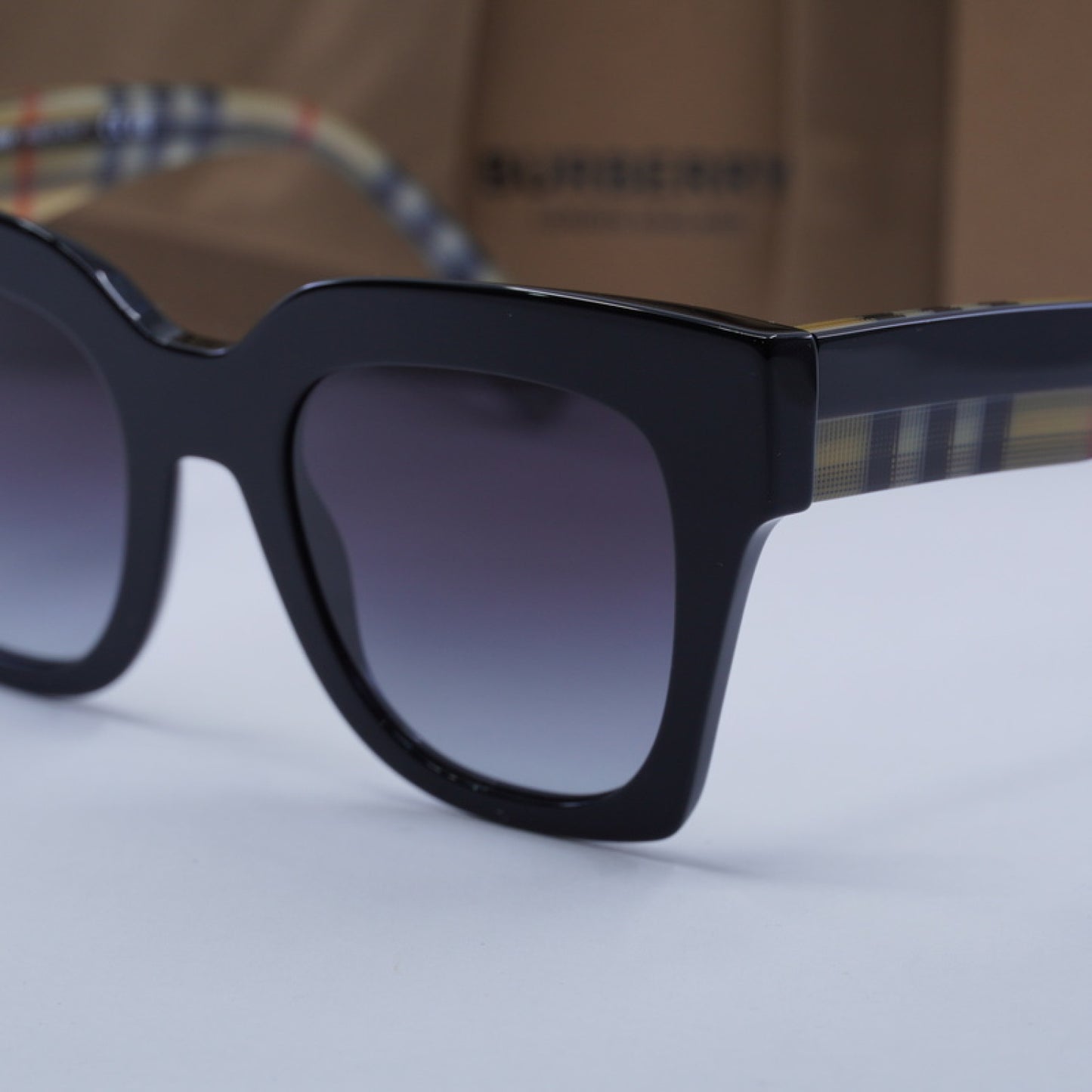 Lentes de Sol Burberry BE4364 39428G 49-21-145