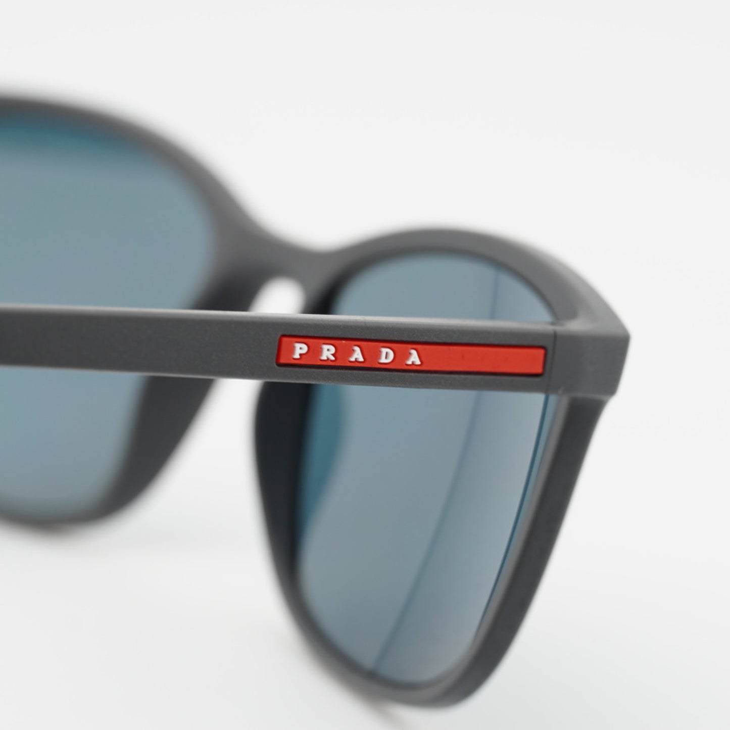 Lentes de Sol Prada PSA08S UFK05U 56-19-145