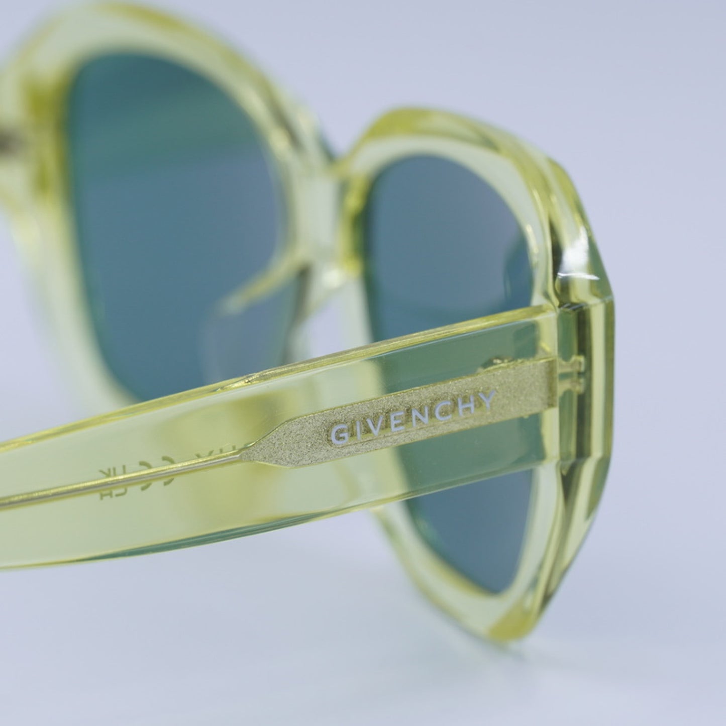 Lentes de Sol Givenchy GV40075F 39N 56-14-140